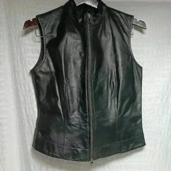 💯 Leather Full zip ladies fitted vest. Size s - Picture 1 of 5